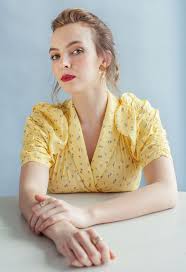 She's charismatic and devious, and definitely a bit unhinged at times. Killing Eve S Jodie Comer On Villanelle S Fashion Murder And Meeting Helen Mirren Vanity Fair