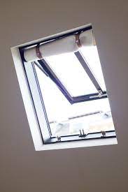 fenetre de toit castes rideaux boheme appartement dans les combles lslarchitects com photos katrin v fenetre de toit rideaux boheme store fenetre de toit