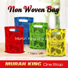Bahkan hampir seluruh masyarakat indonesia menggunakan tas goodie bag. Buy Ready Stock 10pcs Non Woven Bag Paper Bag Doorgift Goodies Bag Wedding Gift Bag Cookies Bag Kenduri Kahwin Seetracker Malaysia