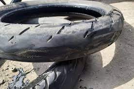 Tapi, perhatikan lagi ban motor. Jangan Tunggu Sampai Botak Ini Tanda Tanda Ban Motor Sudah Minta Diganti Gridoto Com