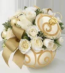 Sparkling metallic gold and silver bouquet made for 50th wedding anniversary 9 small favor arrangement of an aqua blue bouquet with metallic gold tassels made for sweet sixteen 10 small favor arrangement of lavender and white bouquet filled with dinner mints made for bridal shower. Love It Christmas Flower Arrangements Christmas Flowers Christmas Floral Arrangements
