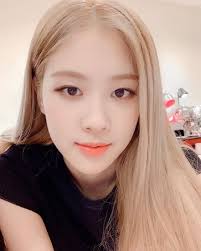 Why do people say that Blackpink Rose's face is long?