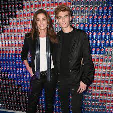Born cynthia ann crawford on 20th february. Presley Gerber Cindy Crawfords Sohn Rechtfertigt Sein Gesichtstattoo Gala De