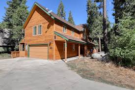 Free self parking, a coffee shop, and a terrace are also offered. Shaver Lake Cabins