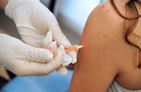 Le vaccin destiné à prévenir 70% des cancers du col de l'utérus est largement remboursé par l'assurance obligatoire (assi) pour les jeunes filles âgées de 12 à 18 ans révolus. Le Vaccin Contre Le Cancer Du Col De L Uterus Entre Reticences Etatiques Et Tabous Sexuels