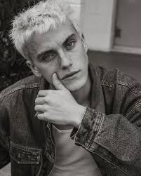 Versatility Photographer: Sheri Angeles @sheriangeles Model: Ayden Behn  @aydenbehn Editor-in-chief: @zzz_marina #artellsmagazine #fashionmagazine  #professionalphoto #professionalphotography #magazinecover