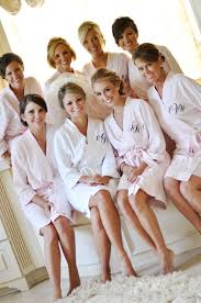 ¡adelante, compre el vestido de sus sueños ahora! Batas Para Las Damas De Honor Y La Novia 14 Como Organizar La Casa