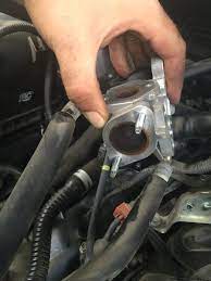 Make a quick parts check to be certain your kit is complete this would also be a good time to clean the throttle plate with the appropriate throttle body cleaning uid. Diy Maf Throttle Body And Egr Cleaning Write Up Toyota Tundra Forum