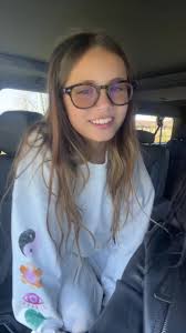 Izabel + Oral B 🪥 🙌🏼 #littlekidsbelike 🫠 Why don’t tweener’s brush.