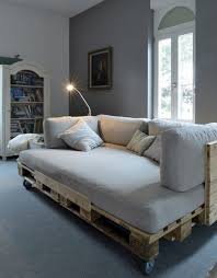Comment Fabriquer Un Canape En Palette Tuto Et 60 Super Idees En 2020 Fabriquer Un Canape Canape Palette Canape Fait Maison