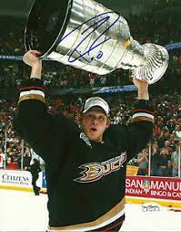 The peterborough minor hockey product won a stanley cup in his second nhl season with the anaheim ducks in 2007. Corey Perry Hand Signed 8x10 Photo Jsa Soa Stanley Cup Anaheim Ducks Nhl Ebay