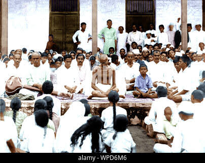 Mahatma Gandhi at evening ashram prayer meeting, Ahmedabad, Amdavad, Gujarat, Gujrat, India, January 1930, old vintage 1900s picture Stock Photo - Alamy