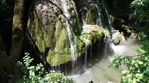 Izbucul bigăr este un izvor puternic, alimentat de un curs de apă subteran ce străbate peștera cu. Cascada BigÄƒr Orsova