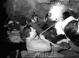 Tutto ha inizio intorno alle 19 del 10 giugno, quando il piccolo alfredino rampi, non si saprà mai esattamente come, cade in un pozzo artesiano. Alfredino Rampi 40 Anni Fa La Tragedia Di Vermicino Cosi Nacque La Tv Del Dolore