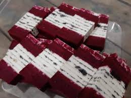 115g butter 150g gula kastor 2 biji telur 250g tepung gandum 1 sudu. Kek Lapis Red Velvet Oreo Cheese Resepi Masakan 2020 Facebook