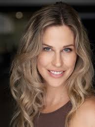 Loren Blake's Instagram, Twitter & Facebook