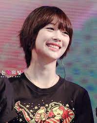 Sulli first made her debut as a child actress, appearing as a supporting cast member on the sbs historical drama ballad of seodong (2005). 22 Best Sulli Short Hair Ideas Sulli You Are Beautiful Short Hair Styles