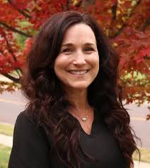 Kami Ross's Instagram, Twitter & Facebook