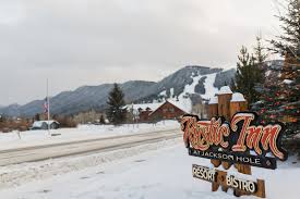 Jackson hole airport is 9 miles from rustic inn and is the closest airport to the jackson hole area. Jemimah Simon A Wintry Jackson Hole Wedding Megan Lee Photography