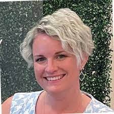 Dana Halsey's Instagram, Twitter & Facebook