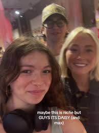 pls i look so awkward but @daisy ily