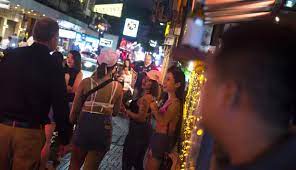 Perbedaannya jauh banget dari tempat malam 18 di korea selatan tempat malam salah satu hiburan malam di korea yang terbilang khaosanroad #bangkokthailand night in khaosan road, bangkok, thailand paradise by ikson. Foto Gemerlap Kehidupan Malam Kawasan Wisata Dewasa Di Bangkok Lifestyle Liputan6 Com