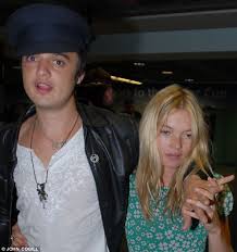 Kate hung her head out of the window, staring raptly at pete as he serenaded her with his guitar. Pete Doherty Kate Moss S Junkie Ex Is Carla Bruni S New Best Friend Daily Mail Online