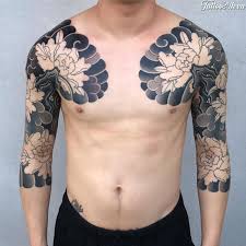 Hình xăm hội họa với nhiều mảng hoa văn lớn, được thể hiện theo kiểu đối xứng ở ngực, 2 bả vai và cánh tay. Album Hinh XÄƒm Hoa Cuc Va Nhá»¯ng Bi Máº­t Co Thá»ƒ Báº¡n ChÆ°a Biáº¿t Full Sleeve Tattoos Sleeve Tattoos Japanese Tattoo