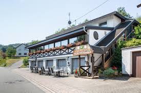 Herzlich willkommen im hotel haus waldesruh. Haus Waldesruh Restaurant Hotel Braustubel Www Pfalz Info Com