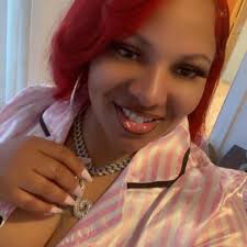 Mrs. Loretta Mosley-Simmons was born December 28, 1970 to her parents  Johnnie Lee and Della Mosley in East Chicago, IN. She was the 5th child of  this union. Affectionately known as “Lo-Lo”,