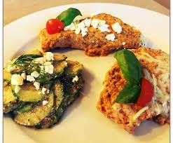 Hahnchenschnitzel Mit Oliven Feta Kruste Rezept Hahnchen Schnitzel Hahnchenschnitzel Hauptgerichte Mit Fleisch