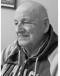 Travis Almond's Instagram, Twitter & Facebook