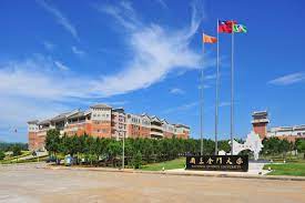 其後，史丹福夫婦拜訪了當時 哈佛大學 的校長 查爾斯·艾略特 ，詢問有關在加州建立一所大学的所需資金的事宜，而他們得到的答案是五百萬美元（1884年的. åœ‹ç«‹é‡'é–€å¤§å­¸national Quemoy University Posts Facebook