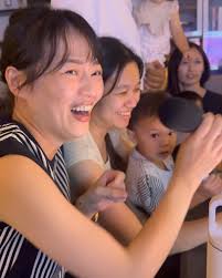 2025/9/20, 乾姐姐們的聚餐, 指定牛肉麵。, 那就來吧😉, 好險我每個姐姐喜歡什麼口味都有記。清燉。番茄。麻辣,  不過沒想到番茄最受歡迎🤣, 牛肉用三個部位來呈現不同口感與風味, 牛肉麵用牛肩帶出濃厚牛風味與扎實口感，相比於常見的牛肋來的不鬆散不軟爛,  用牛腱當冷盤，純正中式帶上松露辣粉的組合, 用牛肋來高溫爐烤。外表有脆殼，內心汁水充足，油香四溢卻不膩口。, ...