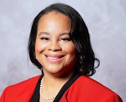 Holley Dean's Instagram, Twitter & Facebook