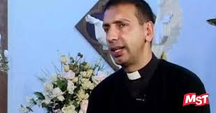 Padre Abraham: Controversia Y Racismo En La Iglesia