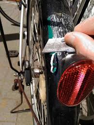 通学用自転車の反射材ステッカーを剥がすには。ドライヤー?それともカッターでムリヤリ? - フリーランス兼業主夫日記