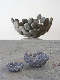 25 Diy Home Decor Ideas With Pebbles And River Rocks Life In The Country Or On The River Has Many Advantages In 2020 River Rock Decor Rock Decor River Rock Crafts