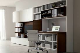 Wohnwand Mit Schreibtisch Als Arbeitsplatz Im Wohnzimmer Home Office Design Apartment Design Home Decor