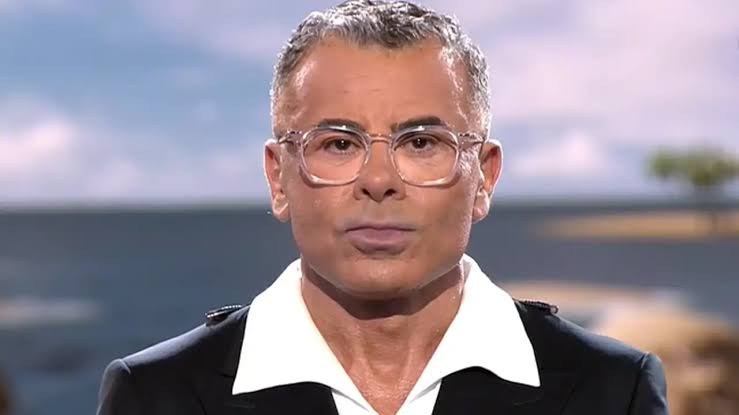Jorge Javier Vázquez invita a la familia Janeiro participar en ' Supervivientes': "Julia, también tienes que venir a 'GH' o Mediaset, lo que  quieras. Papá estará cuidándote desde plató"