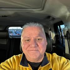 Why won't my 2012 Chevrolet Avalanche tailgate lock?