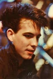 Cantores De Funk Dos Anos 80 Pin By Nina On The Cure Robert Smith The Cure Robert Smith I Robert