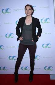 She has often confessed in her interviews that she did drugs in her teens. Chyler Leigh At Clexacon 2018 Chyler Leigh Supergirl Alex Supergirl