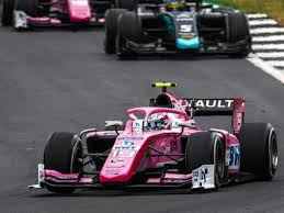 Duspasquier liegt noch immer auf der strecke und wird behandelt. Video Formel 2 Rennen In Spa Nach Schwerem Unfall Abgebrochen