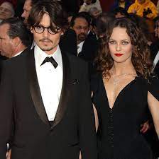 Selon le magazine vsd, vanessa paradis serait sur le point de dire oui à samuel benchetrit, son compagnon depuis presque deux ans. Vanessa Paradis Les Hommes De Sa Vie De Florent Pagny A Samuel Benchetrit Marie Claire