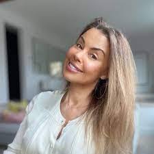 Dawn Lavelle's Instagram, Twitter & Facebook