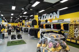 Sportgemeinschaft dynamo dresden e.v., commonly known as sg dynamo dresden or dynamo dresden, is a german football club in dresden, saxony. Neue Offnungszeiten Im Dynamo Fanshop