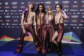 Måneskin is an italian rock band from rome, consisting of lead vocalist damiano david, bassist victoria de angelis, guitarist thomas raggi, and drummer ethan torchio. Italy Eurovision Winners Return Home To Cheers A Drug Test