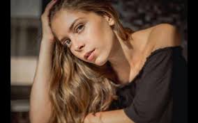 Entre os amigos presentes para uma última homenagem à cantora de 21 anos, filha de tony carreira, estiveram a cantora bárbara bandeira, a apresentadora iva domingues e o produtor musical e amigo da família carreira, ricardo landum. Velorio De Sara Carreira No Segredo Dos Deuses Tony E Familia Resguardam Cerimonia