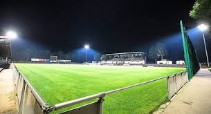 Stadion der bahlinger sc trägt seine heimspiele im kaiserstuhlstadion aus, das über eine nicht überdachte, 273 zuschauer fassende sitztribüne verfügt. Villingen Schwenningen Ms Technologie Arena Flutlicht Eingeweiht Villingen Schwenningen Umgebung Schwarzwalder Bote
